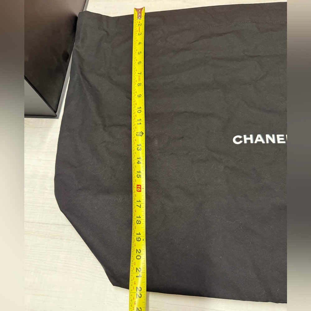 CHANEL large box,dust bag,ribbon,camellia,care booklet & tissue paper - Picture 6 of 11